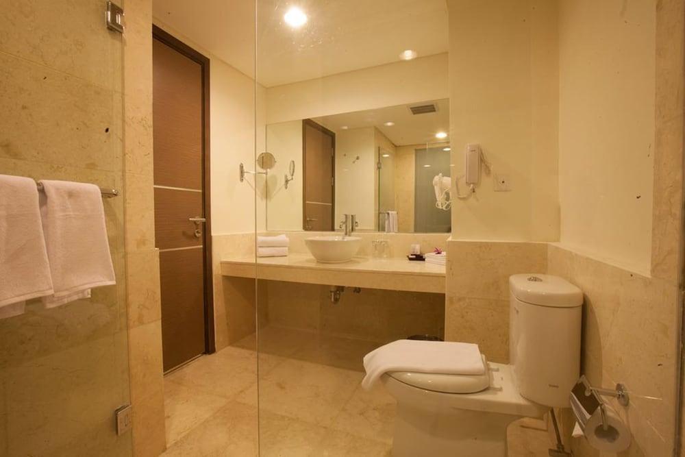 Claro Hotel Кендари Экстерьер фото