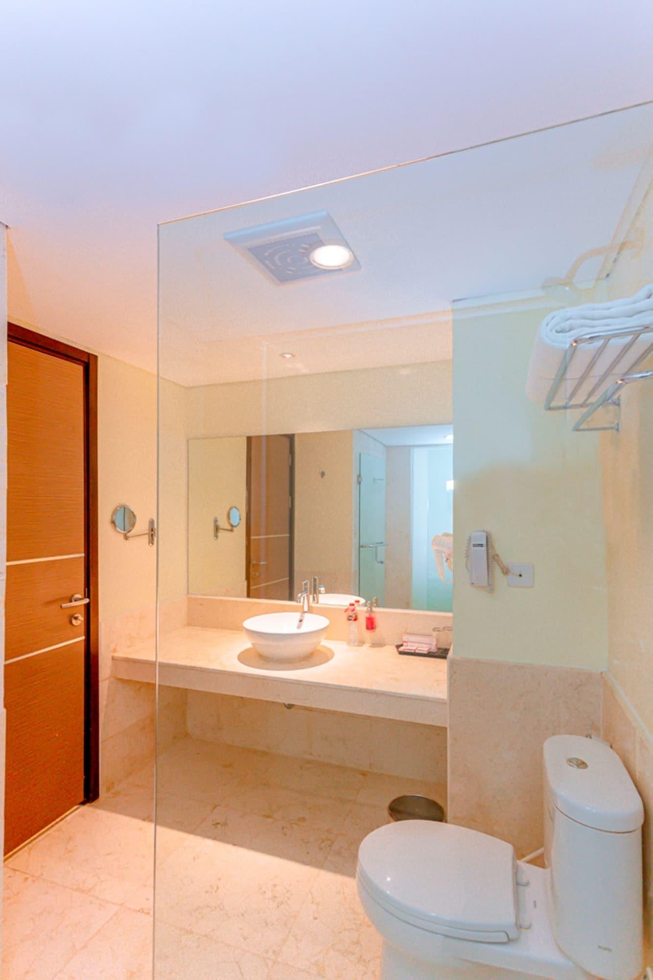 Claro Hotel Кендари Экстерьер фото