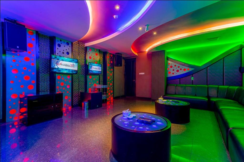 Claro Hotel Кендари Экстерьер фото