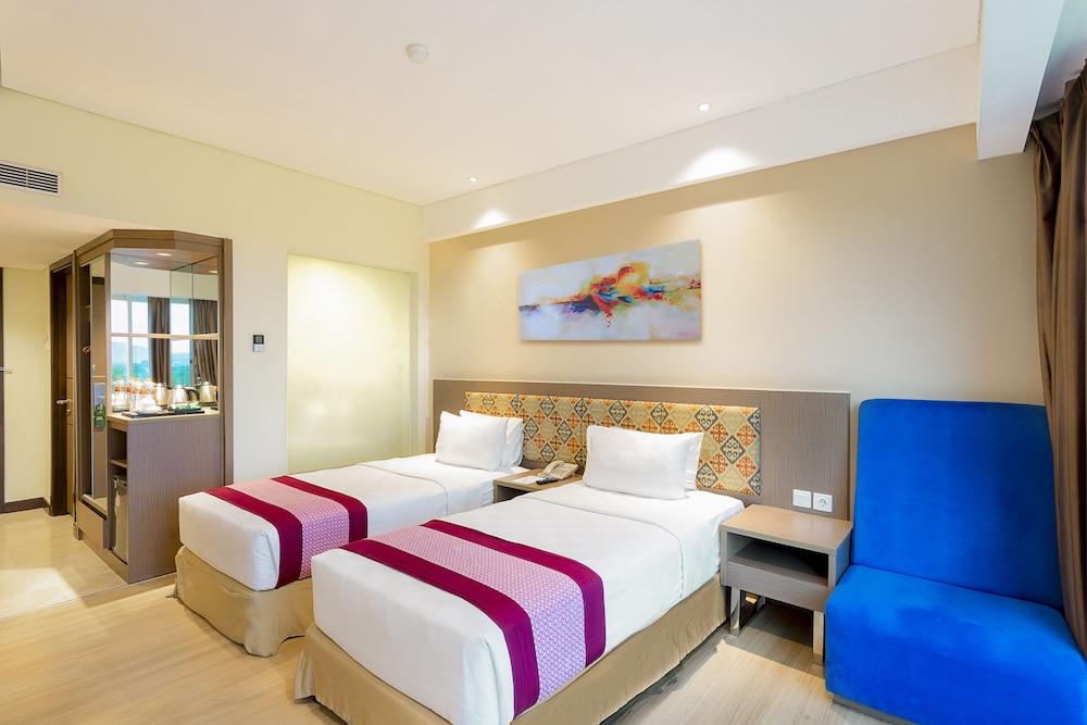 Claro Hotel Кендари Экстерьер фото
