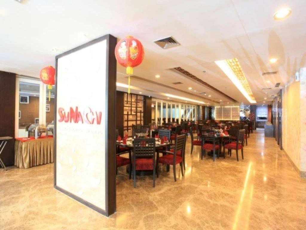 Claro Hotel Кендари Экстерьер фото