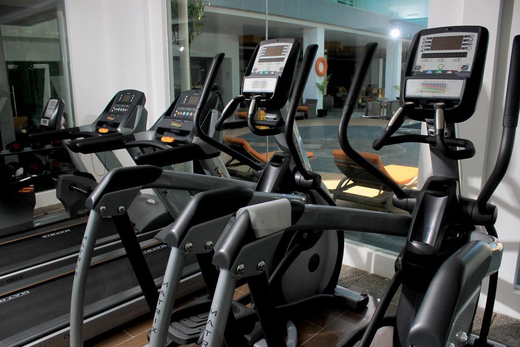 Claro Hotel Кендари Экстерьер фото