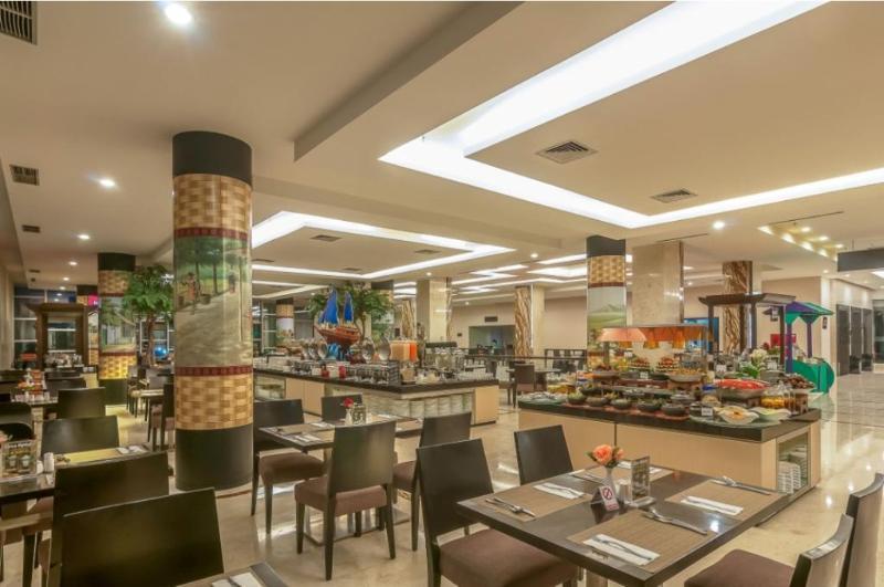 Claro Hotel Кендари Экстерьер фото
