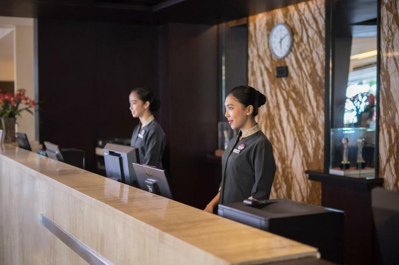 Claro Hotel Кендари Экстерьер фото